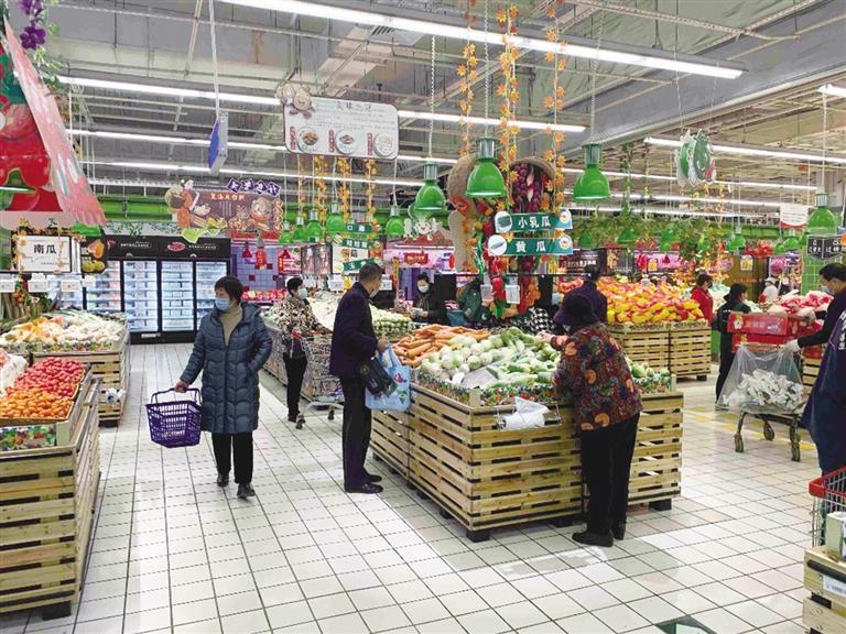 我市商超喜迎消费旺季 货物充足保障民生，缤纷促销点亮市场